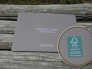 Brochure Jurvedha in materiale certificato e riciclato